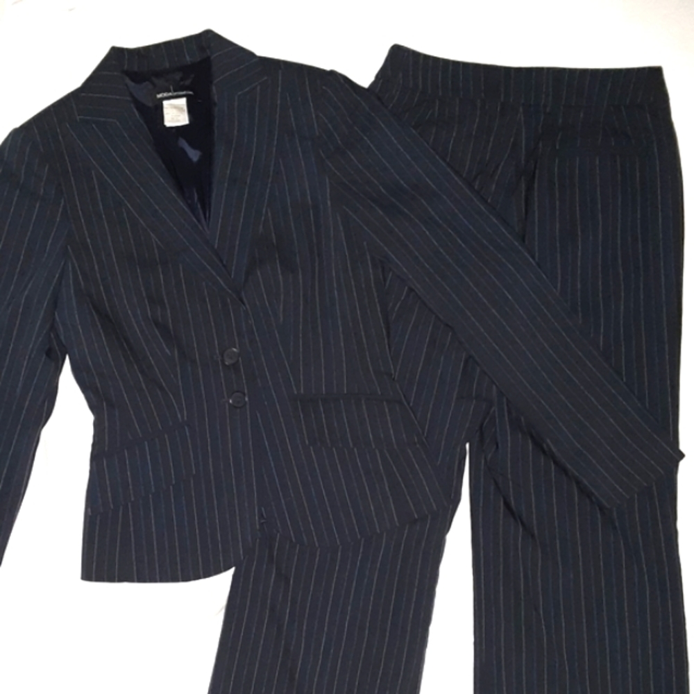 Moda Internatonal Navy Striped Suit 0